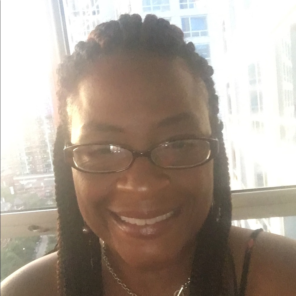 Meet your Posher, Alexia